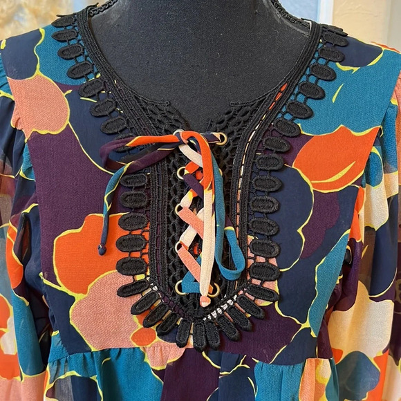 BCBGeneration Long Sleeve Multicolored Top - Picture 2 of 7